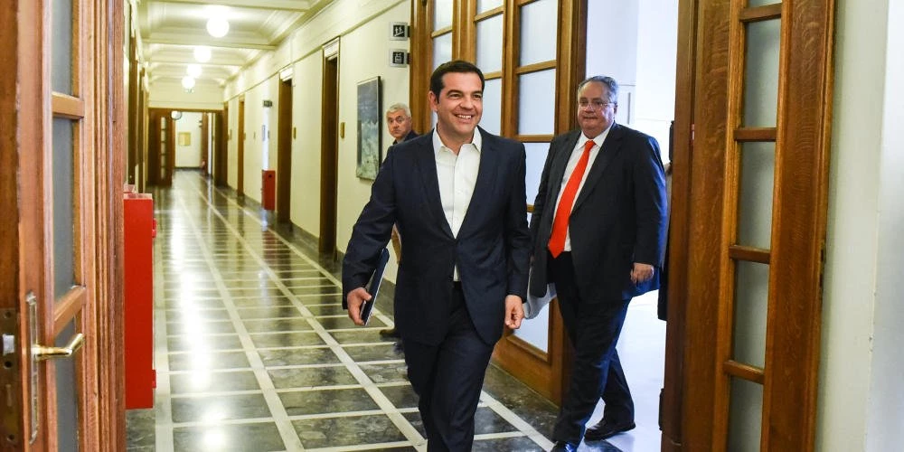 Bγαίνουν τα «μαχαίρια» πλέον – Κοτζιάς: «Έφυγα εξαιτίας του Τσίπρα, θέλησαν να με θάψουν» – Πρωθυπουργός: «Σε αποχαιρετώ με πόνο καρδιάς»